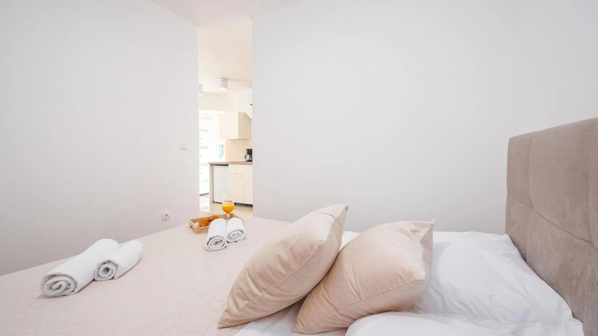 Lota Apartment Bibinje 0*,