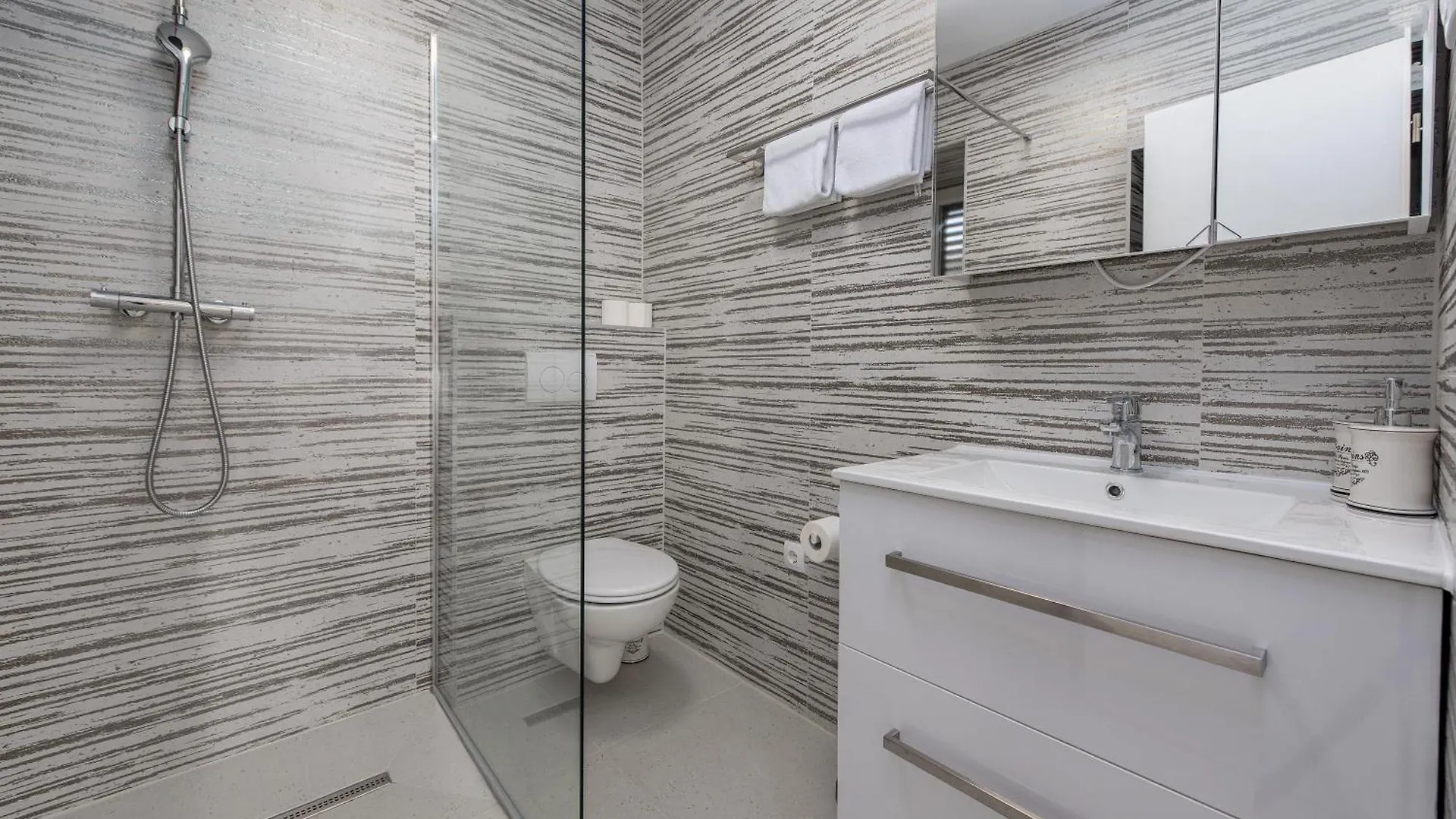 Lota Apartment Bibinje