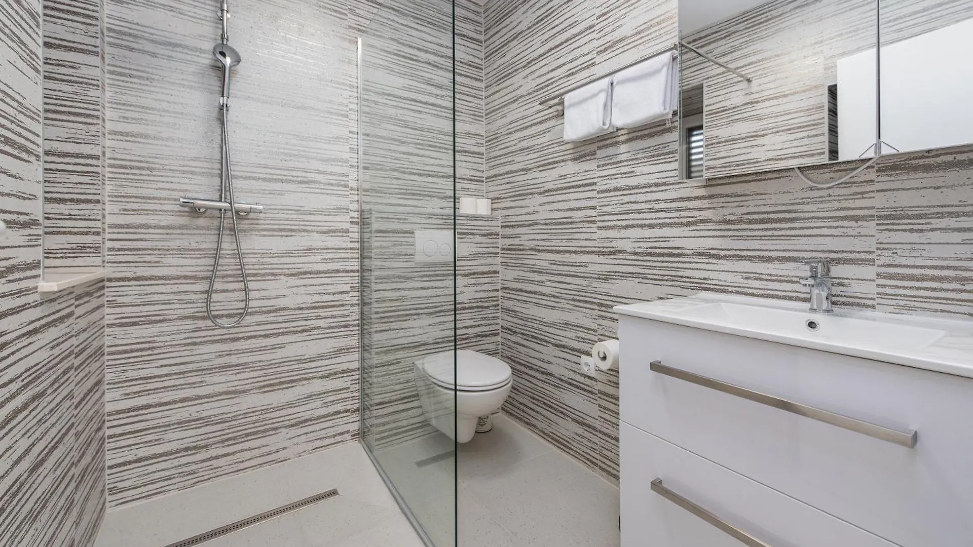 Lota Apartment Bibinje